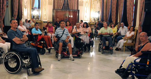 El_grupo_en_el_Saln_del_Trono_del_Palacio_de_la_Asamblea