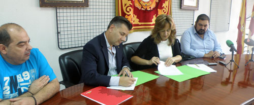 De izquierda a derecha, Romero, Sánchez de la Nieta, Monroy y Gijón durante la firma del convenio