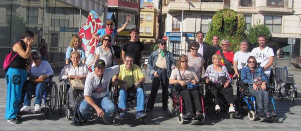 Foto de familia de los participantes en la visita