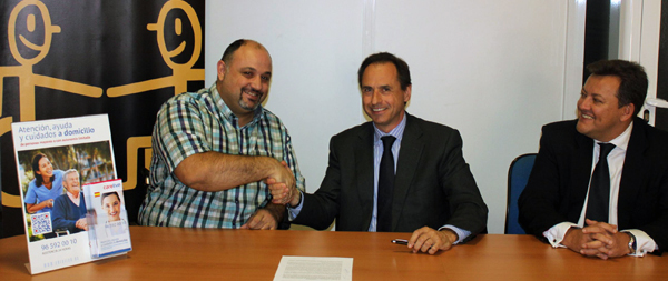 De izq. a derecha, Antonio Ruescas, presidente de COCEMFE Alicante; José Ricote, director de CARELIVE y Andrés Catalá, responsable de márketing CARELIVE