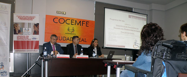 De izquierda a derecha, Javier Segura, presidente de COCEMFE Alicante ; el presidente de COCEMFE Ciudad Real, Eloy Sánchez y Margarita Sánchez, gerente de Amimet
