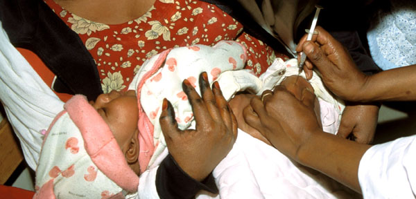 En la imagen campaña de vacunación contra la polio en Etiopía. Copyright: WHO/P. Virot