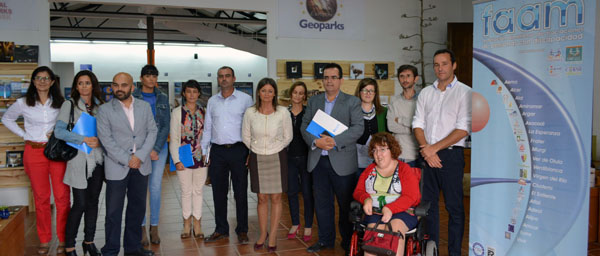 Foto de familia de los participantes en el grupo de trabajo