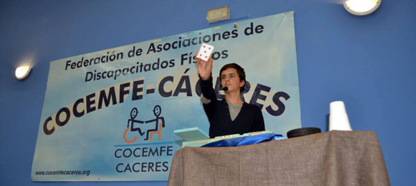 Espectáculo de magia en el Otoño Cultural de Cocemfe Cáceres