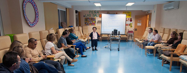 Una charla de sensibilización impartida por Luna Almería