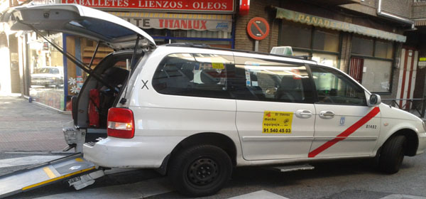 Un eurotaxi en las calles de Madrid