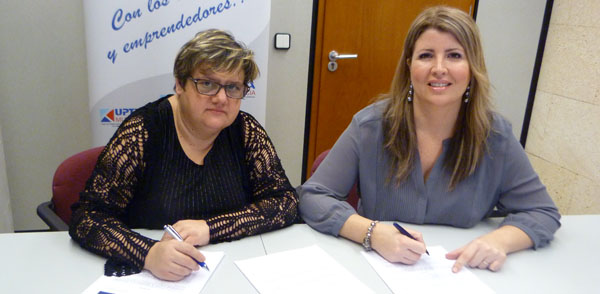 Carmen Gil Montesinos, presidenta de FAMDIF COCEMFE Murcia, izquierda, y Carmen María Martínez Cano , Secretaria General de la UPTA