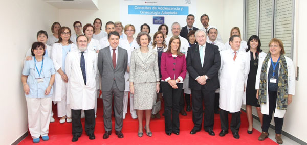 Ana Mato acompaña a S.M. la Reina en su visita al Hospital Universitario La Paz de Madrid