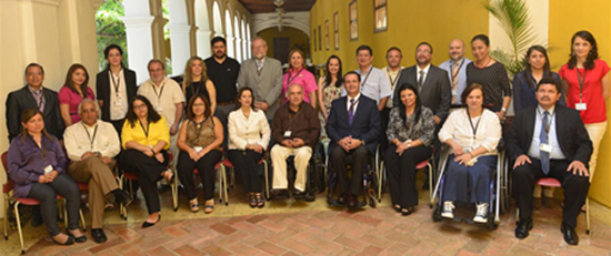 Foto de familia de todos los participantes en el encuentro