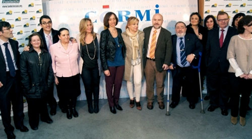 Foto de familia de todos los participantes en el encuentro con Elena Valenciano