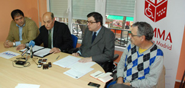 Responsables de FAMMA y la AMT durante la rueda de prensa