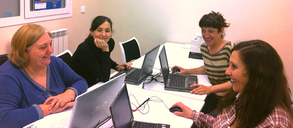 Usuarias de uno de los telecentros de COCEMFE