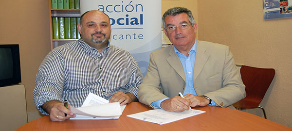 Firma del convenio entre COCEMFE Alicante y la Concejalía de Acción Social del Ayuntamiento de Alicante