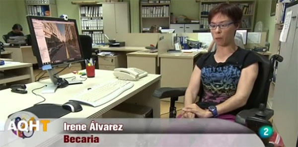 Irene Álvarez, en prácticas en COCEMFE, durante su intervención en el programa