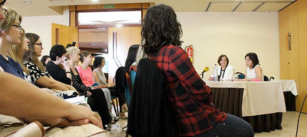La Secretaria General de Igualdad, Susana López y la presidenta de ACADAR, Mónica Álvarez durante la inauguración de las Jornadas