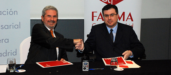 El presidente de FAMMA, Javier Font, derecha,  y el presidente de  AEHM, Antonio Gil durante la firma del convenio