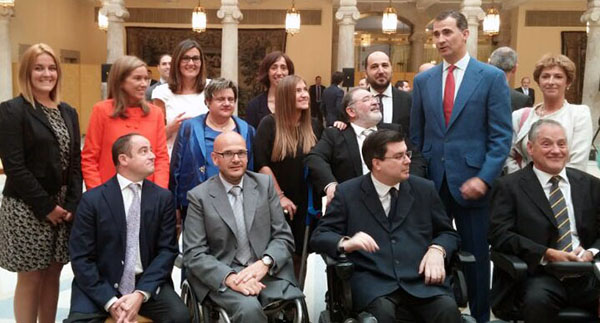 La delegación de COCEMFE, con su presidente, Mario García, departió con los Reyes de España durante el encuentro que tuvo lugar ayer en El Pardo