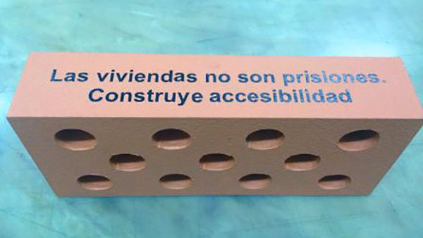 Uno de los ladrillos que se enviarán dentro de la campaña del CERMI