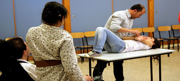 Taller de movilizaciones con el fisioterapeuta Carlos Villarón