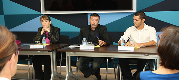 De izquierda a derecha, la periodista y escritora, Marta Rivera de la Cruz; el coordinador de "AmablesV" de COCEMFE, Eduardo Jiménez, y Jordi Taulé, socio fundador de Afables.