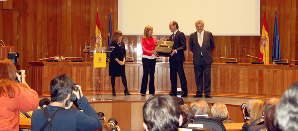 Ana Mato entrega la cartera del ministerio a Alfonso Alonso