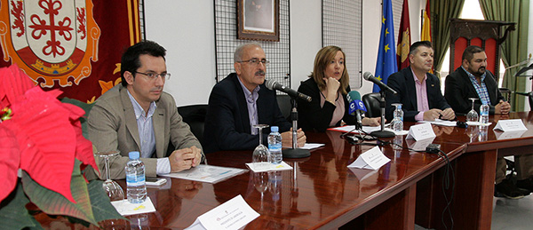 Los representantes de Laborbalía, Cocemfe, Diputación y Ayuntamiento, inaugurando la joranda