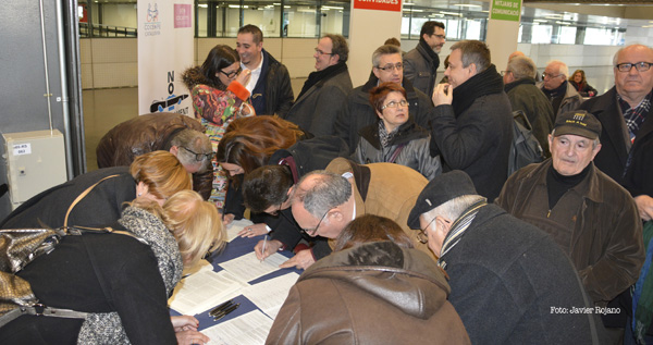 COCEMFE Catalunya recoge las primeras 300 firmas contra el copago confiscatorio