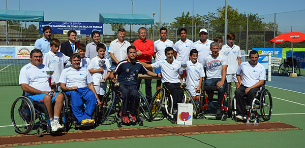 Foto de familia en la entraga de trofeos