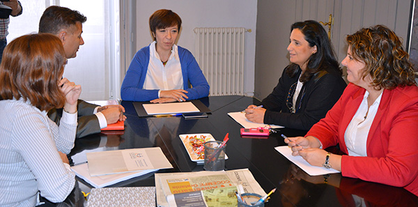 Integrantes de COCEMFE Ciudad Real se reunieron con miembros del Ayuntamiento de Alcázar de San Juan