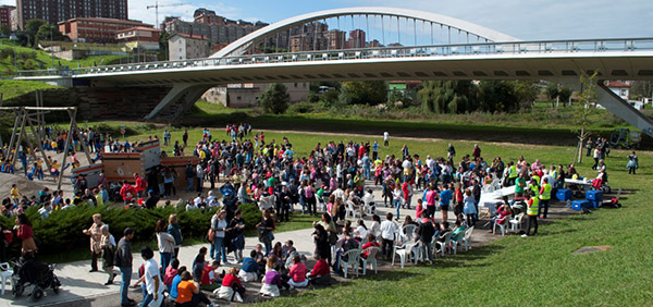 Vista general de la celebración del 25 aniversario de COCEMFE Cantabria
