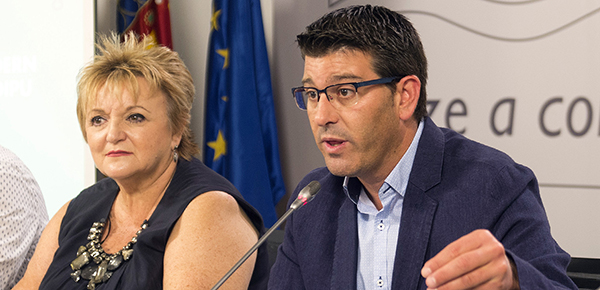 El presidente de la Diputación, Jorge Rodríguez, y la diputada de Bienestar Social, Mercedes Berenguer