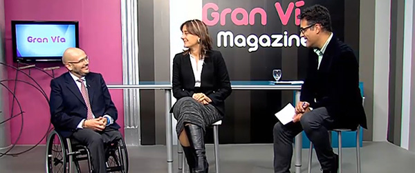 El presidente de COCEMFE, Anxo Queiruga, y Rocío Pérez, presidenta de COCEMFE Huelva, acudieron a los estudios de Huelva Televisión para realizar una entrevista para el programa “Gran Vía Magazine”