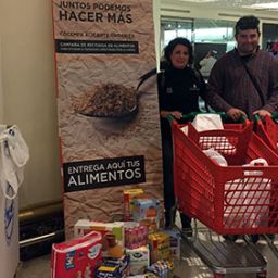 COCEMFE Alicante y sus asociaciones recogen 1.800 Kg de alimentos