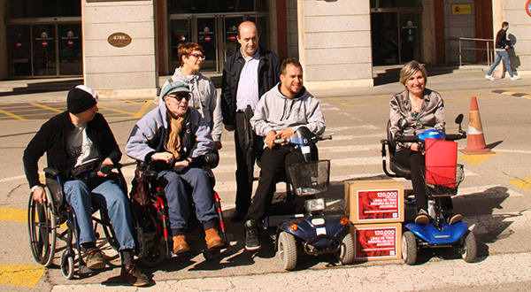 COCEMFE apoya la entrega de 121.000 firmas para una mayor accesibilidad en los trenes