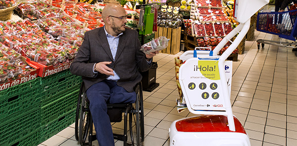 Anxo Queiruga probando WiiGo en el centro comercial Carrefour de Alcobendas, en Madrid