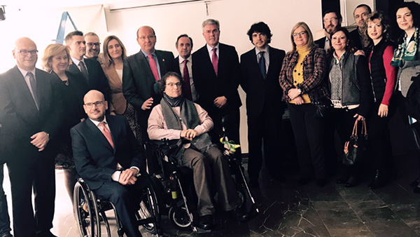 Foto de familia de la inauguración de la residencia de Aspramif
