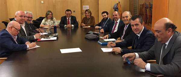 Reunión para solicitar una legislación nacional que regule la actividad de las gasolineras desatendidas