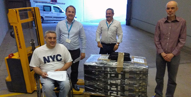 Entrega de los ordenadores a FAMS COCEMFE Sevilla