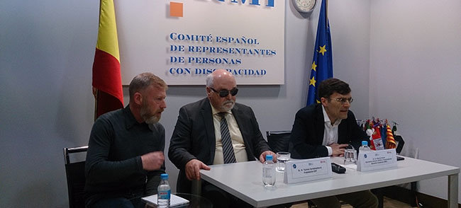 Yannis Vardakastanis (centro) y Alberto Durán (a la derecha) en la presentación de la Asamblea EDF 2017