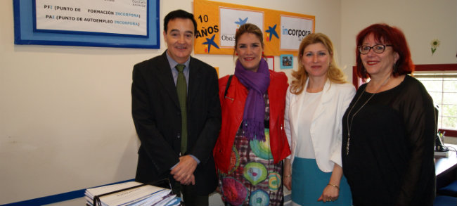 La directora general del Instituto de la Mujer de Extremadura visita COCEMFE Badajoz