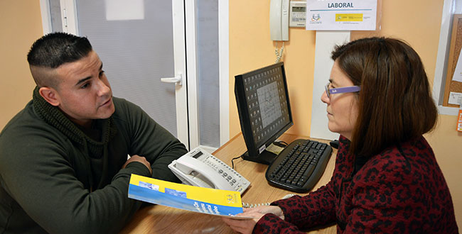 Imagen de una entrevista individualizada en el SIL de COCEMFECR