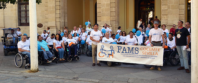 Más de 100 personas participan en la #MarchaPorTuMovilidad en Sevilla