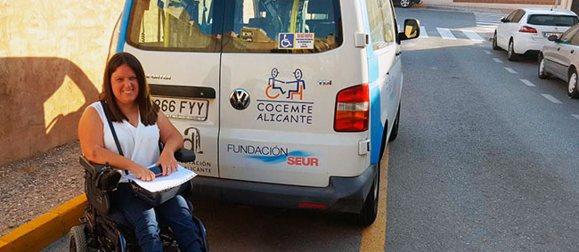 Usuaria transporte COCEMFE Alicante