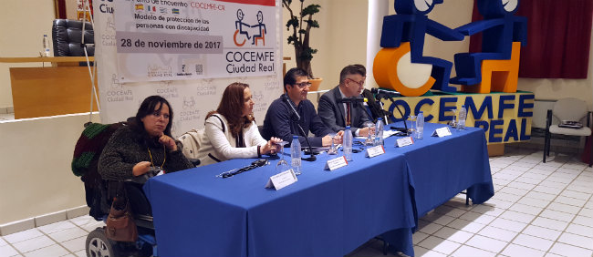 Autoridades y Junta Directiva en el momento de la clausura