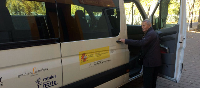 61 personas con Parkinson de Burgos se benefician en 2017 de un servicio de transporte adaptado