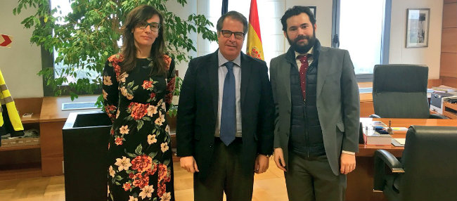 COCEMFE entrega un informe sobre la accesibilidad en las oficinas de la DGT