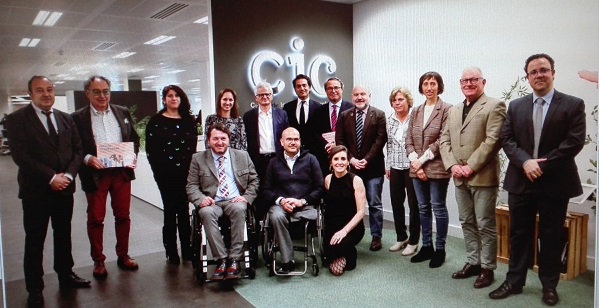 Foto de familia del anuncio de Carrefour como empresa que marcará la nueva X del Impuesto de Sociedades