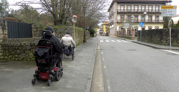 Un estudio de COCEMFE Cantabria presenta conclusiones para transformar Comillas en un Villa accesible