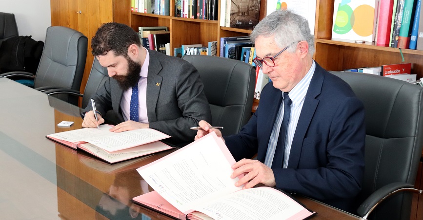 Fotografía de la firma del convenio entre COCEMFE y la UAM