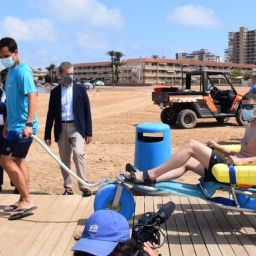 Servicio de baño asistido en las playas de Murcia